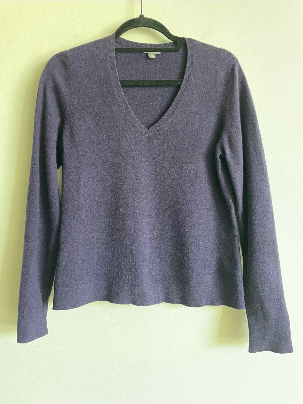 Ann Taylor cashmere sweater deep purple v neck classic professional M
